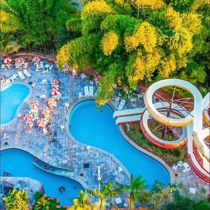https://suite-golden-dolphin-grand-75690-000.caldasnovashotels.com